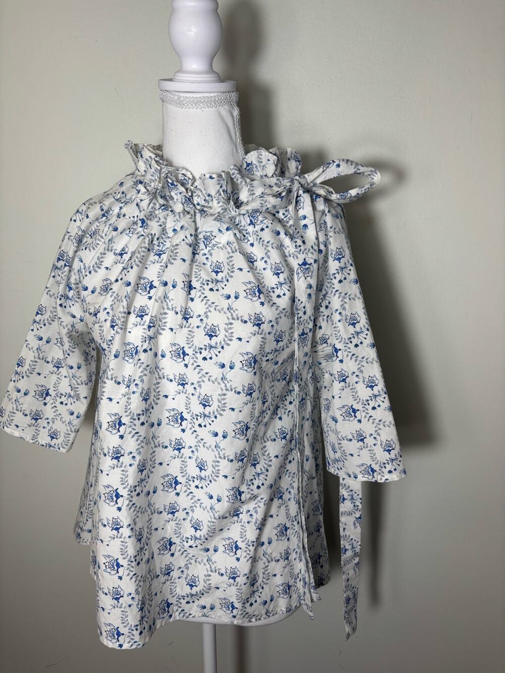 Never A Wallflower Blue White Floral 3/4 Sleeve Cotton Blouse Sz S